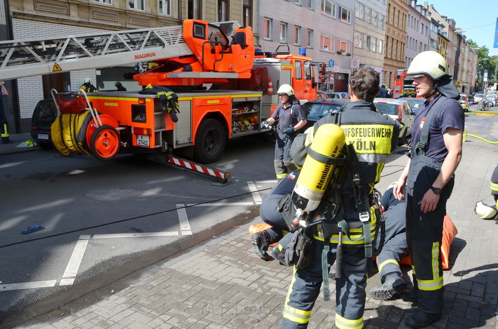 Feuer 2 Y Koeln Altstadt Kyffhaeuserstr P128.JPG - Miklos Laubert